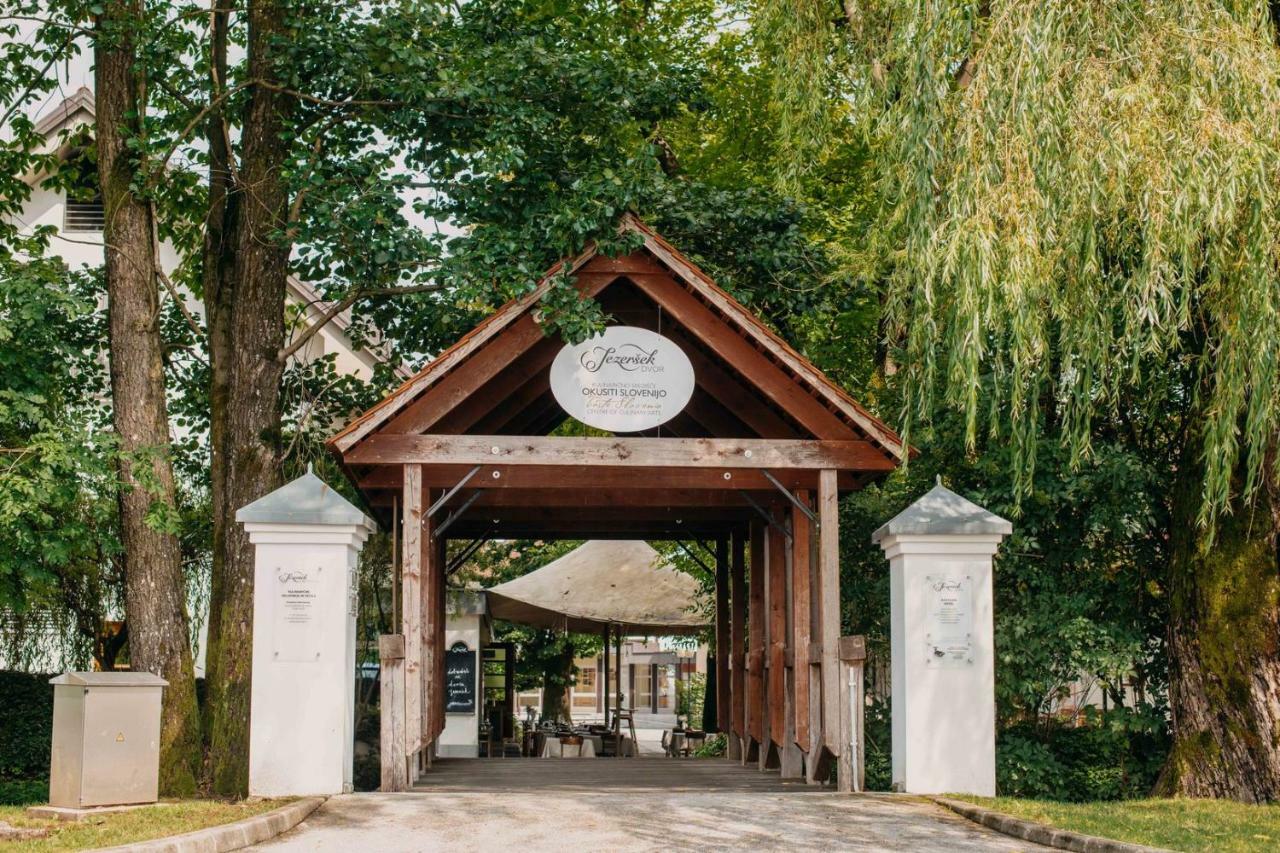Hotel Dvor Jezersek Brnik Церклє-на-Горенськем Екстер'єр фото
